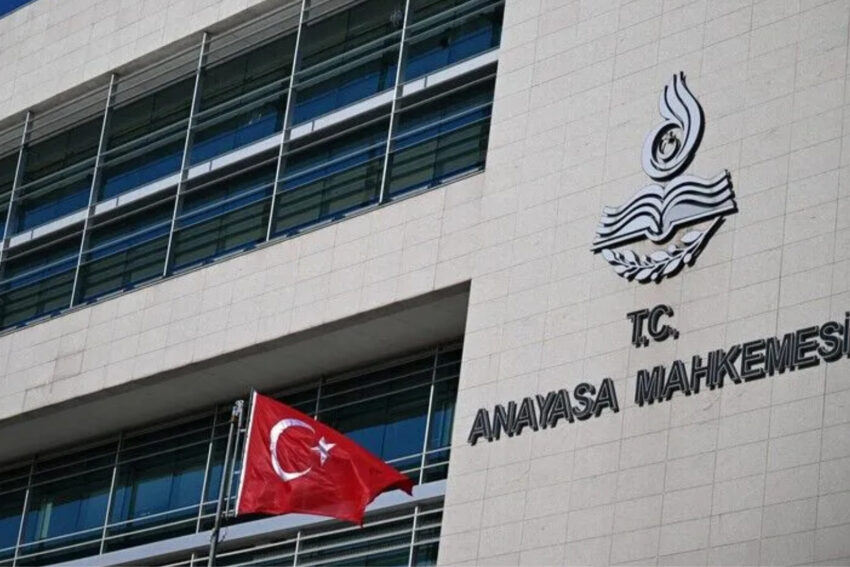 Anayasa mahkemesinden noterlerin tatil gunune iliskin kritik karar pqyRNtdl